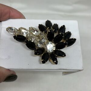 Beautiful vintage black and clear rhinestone brooch